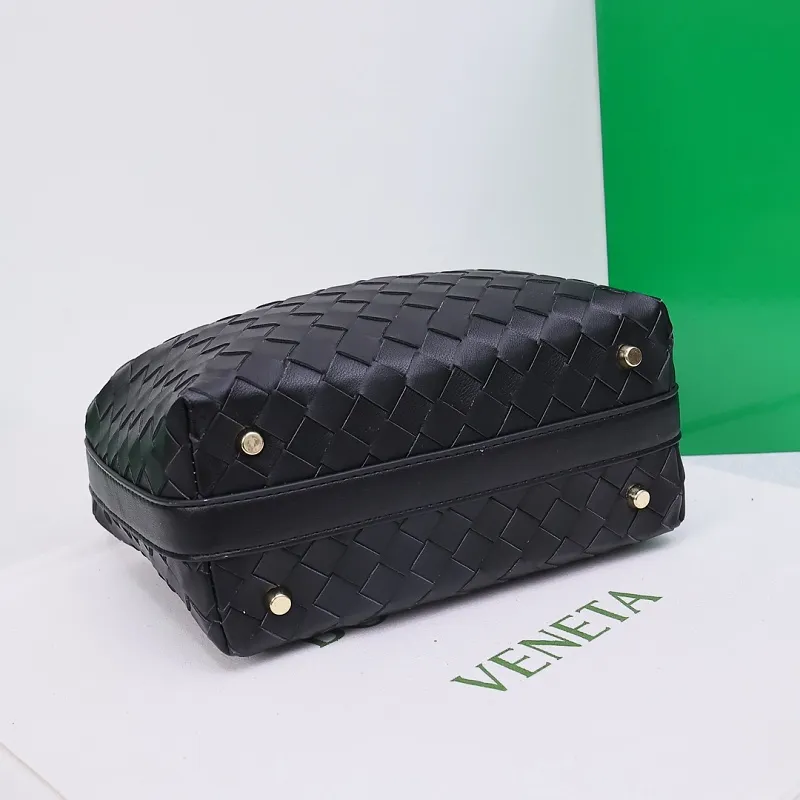 All categories Official website "Brand Women's Bags" Women's Bags 💙 BV 2026 new BV portable shoulder bag